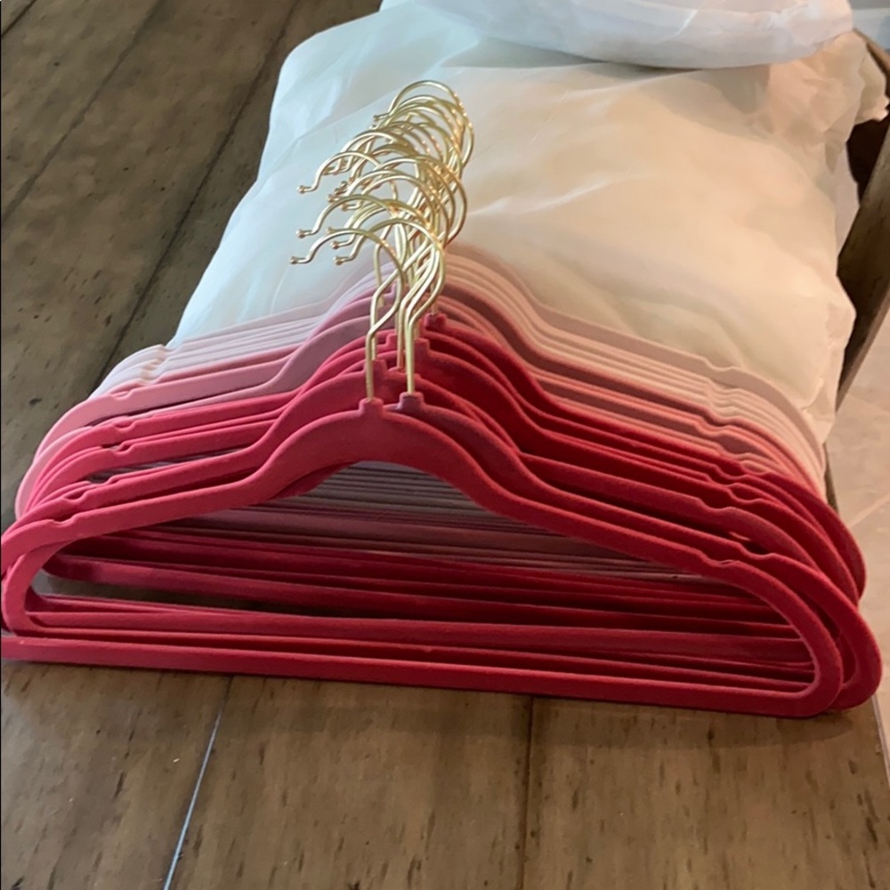 24 velour hangers